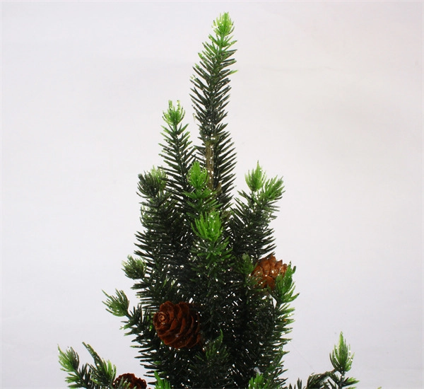 クリスマスグリーン仕上げのミニクリスマスツリー
