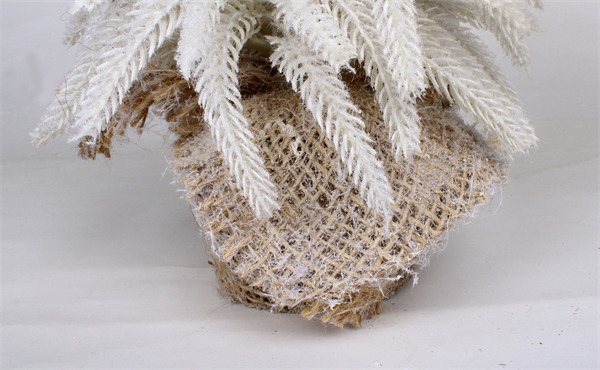 White Christmas Decorations in Jute Base Ice Finish.jpg